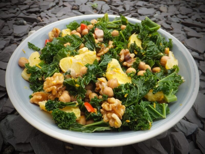 Kale with chickpeas and orange