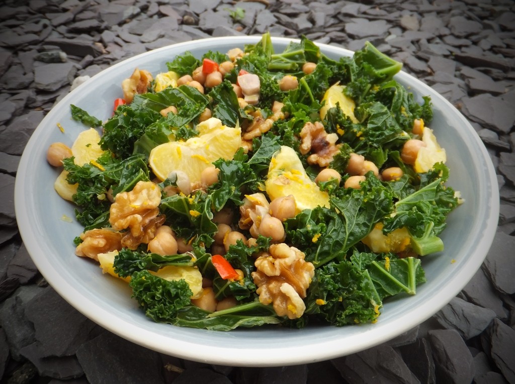 Kale with chickpeas and orange