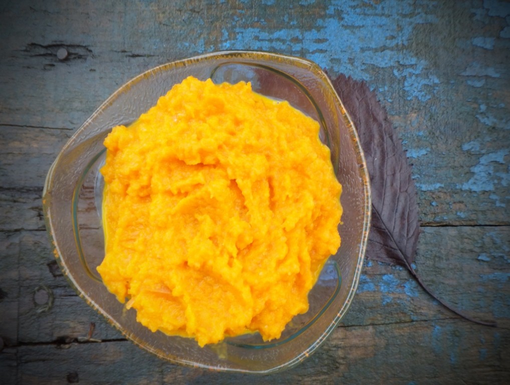 Mashed carrot with roast garlic