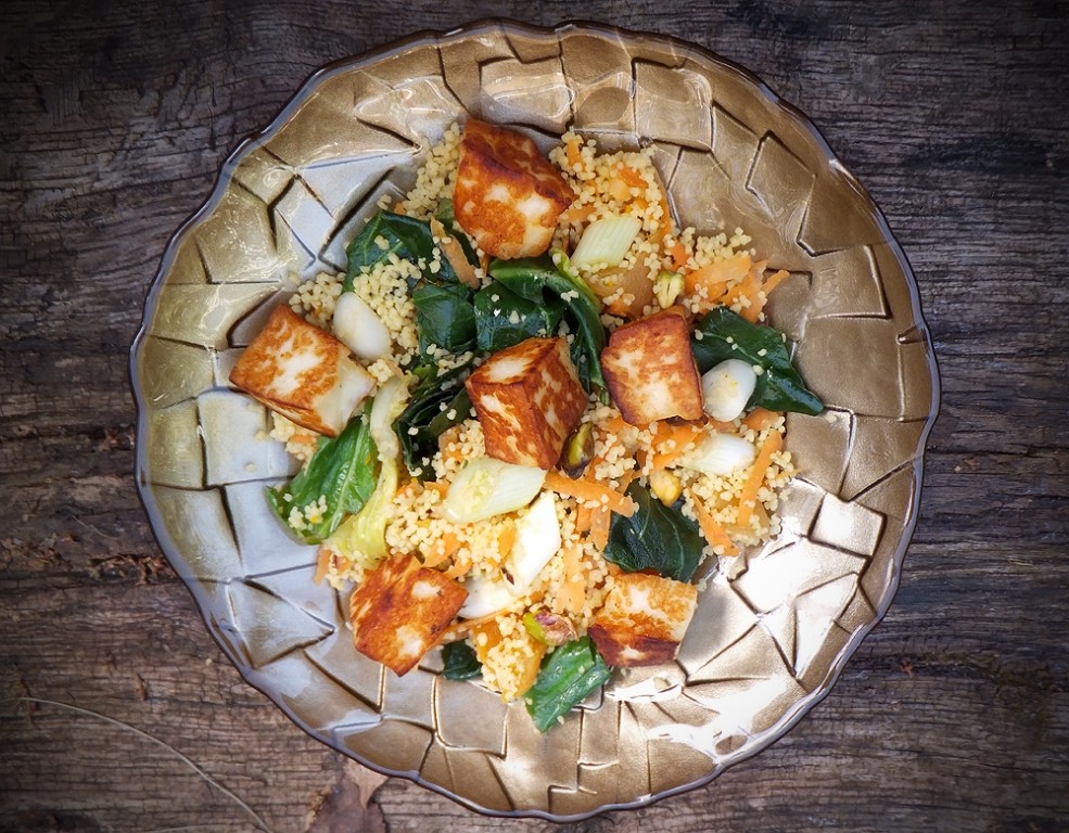 Couscous salad with halloumi & cabbage