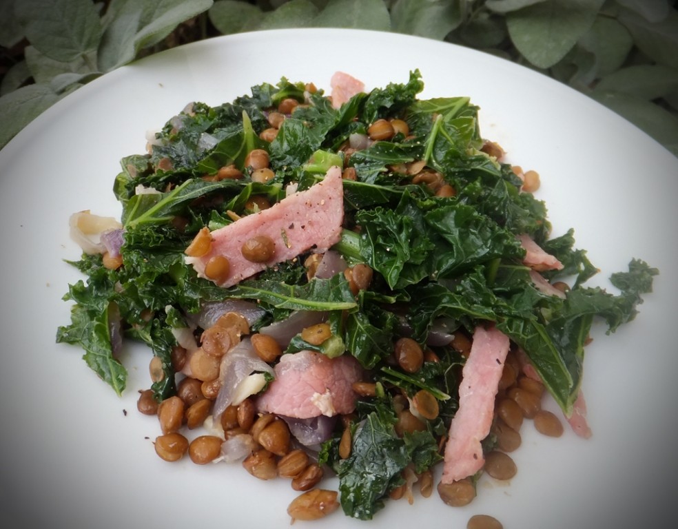 Kale and lentil salad with bacon