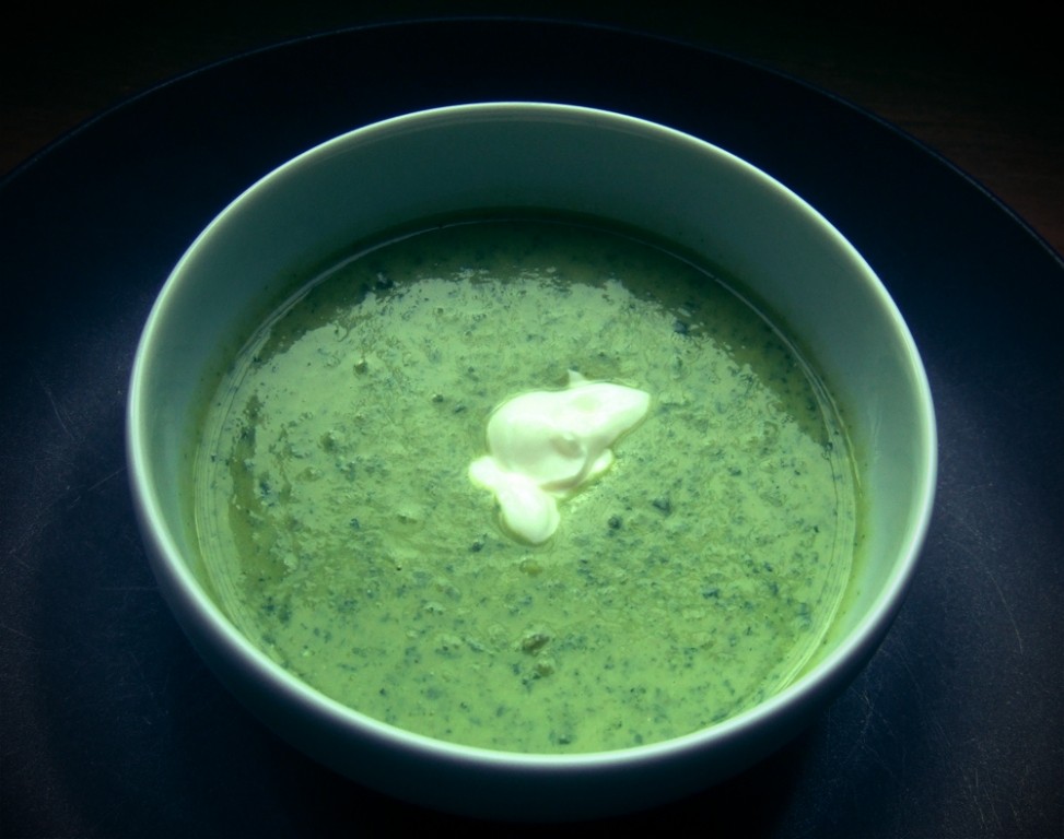 Green pea and rocket soup