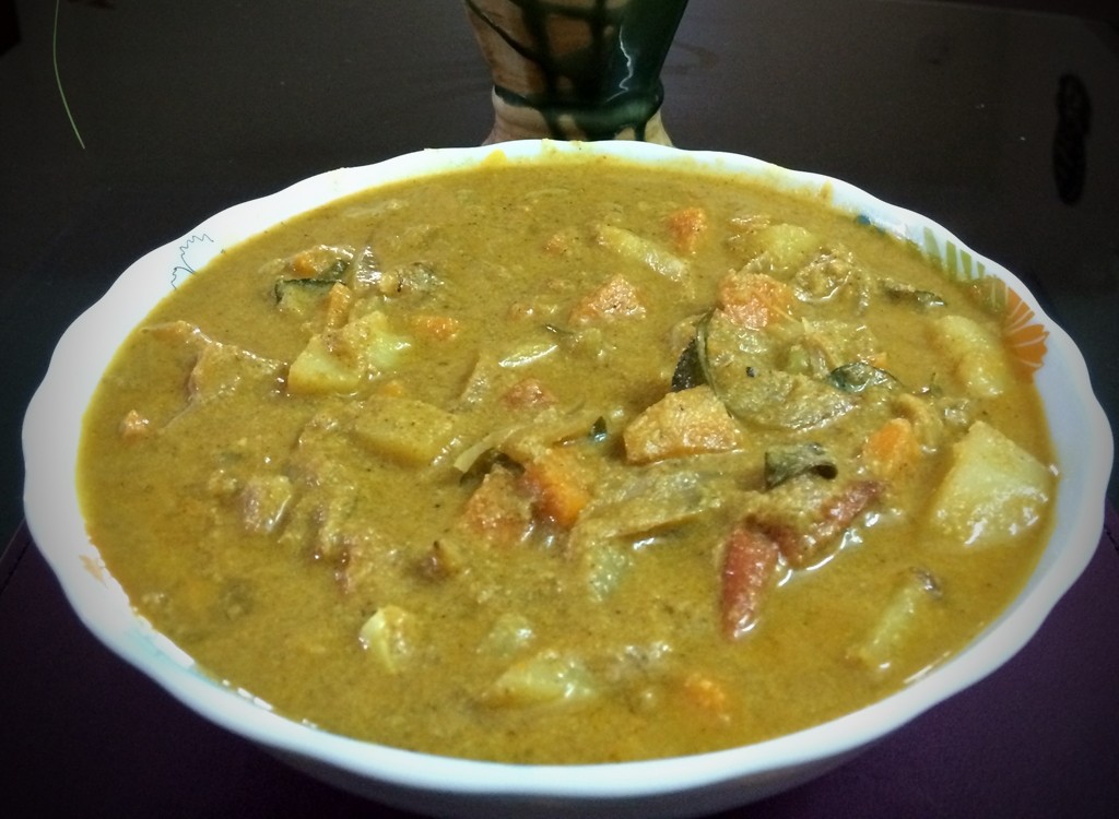 Vegetable curry with coconut (Vegetable Kurma)