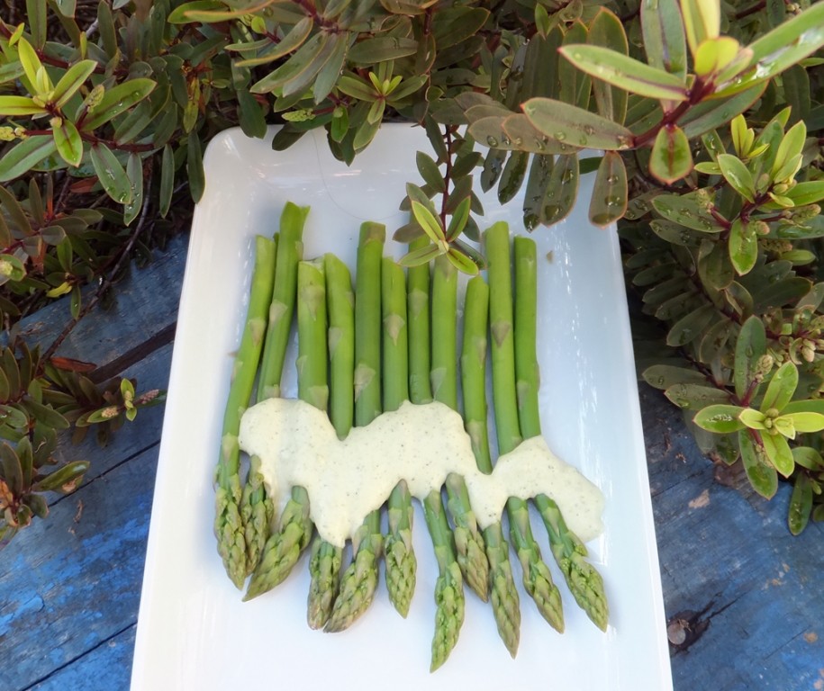 Asparagus with mint & almond sauce