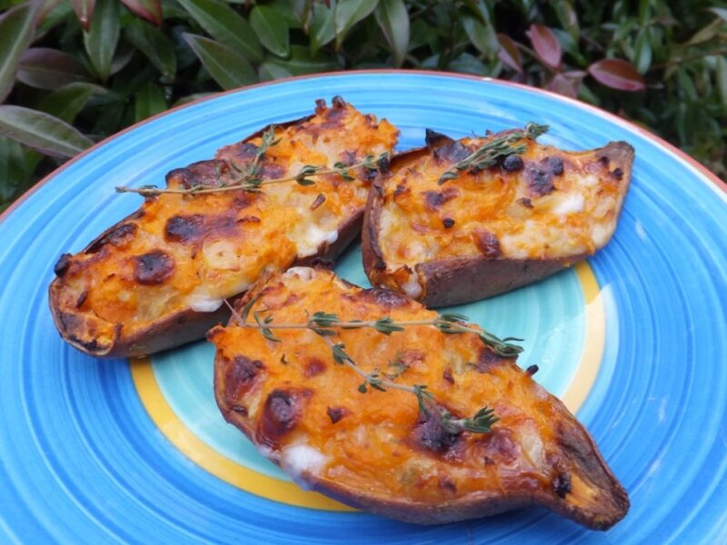 Baked sweet potatoes with goat's cheese