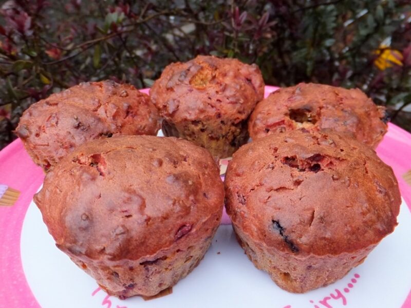 Beetroot muffins with raisins