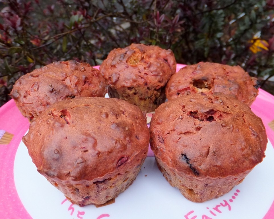 Beetroot muffins with raisins