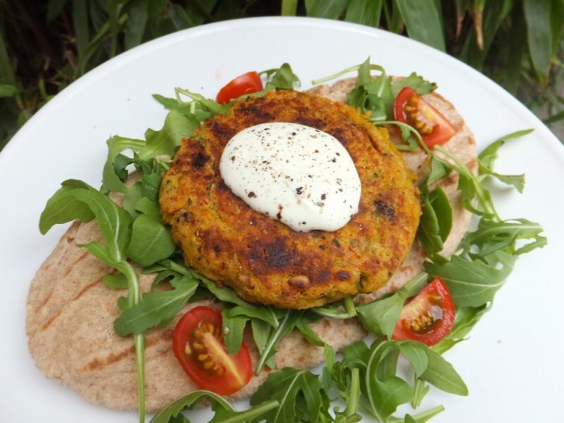 Chickpea and grilled pepper burger