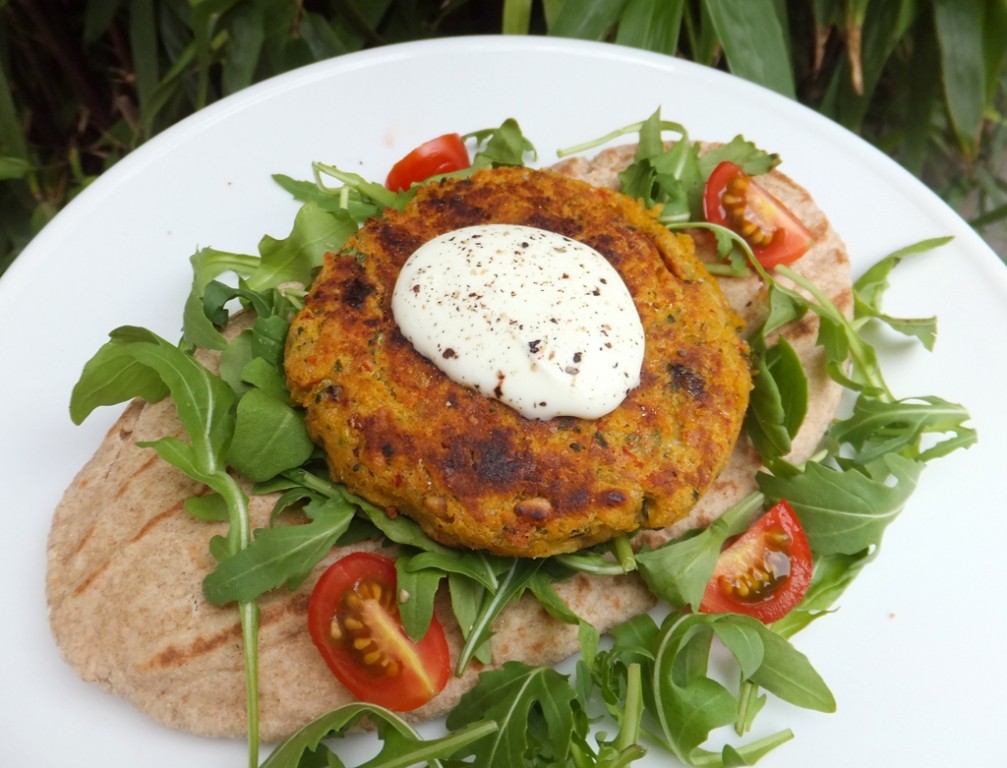 Chickpea and grilled pepper burger