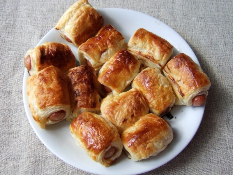 Easy sausage rolls