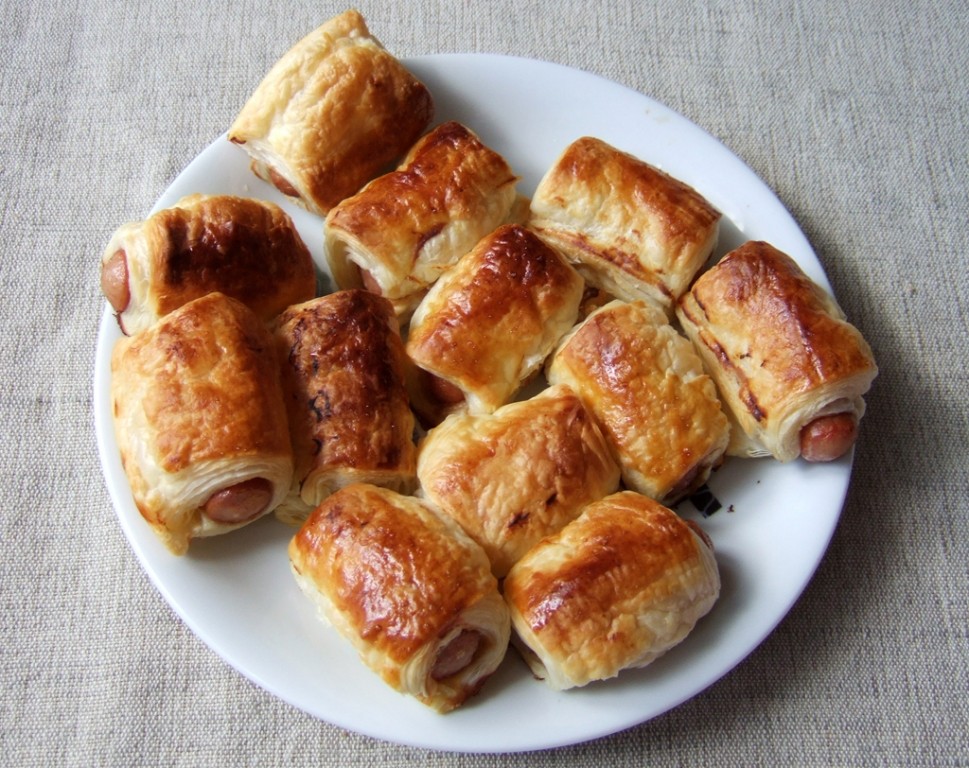 Easy sausage rolls