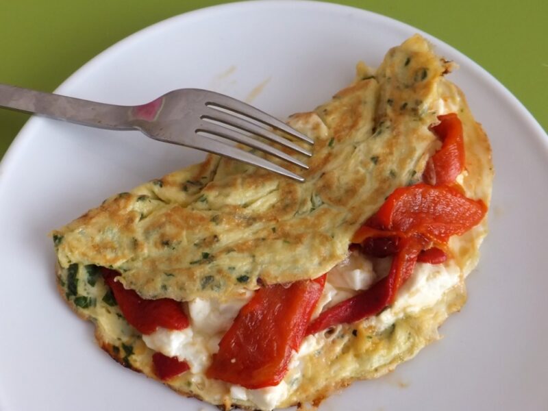 Feta & red pepper omelette