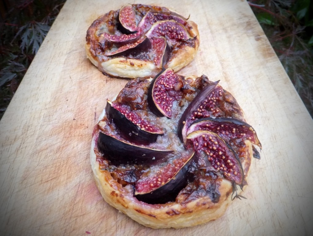 Fig and blue cheese tarts