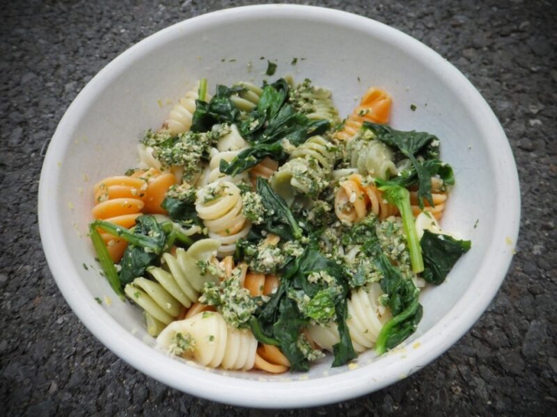 Pasta with spinach and walnut pesto