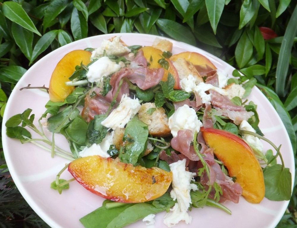 Peach, mozzarella and prosciutto salad