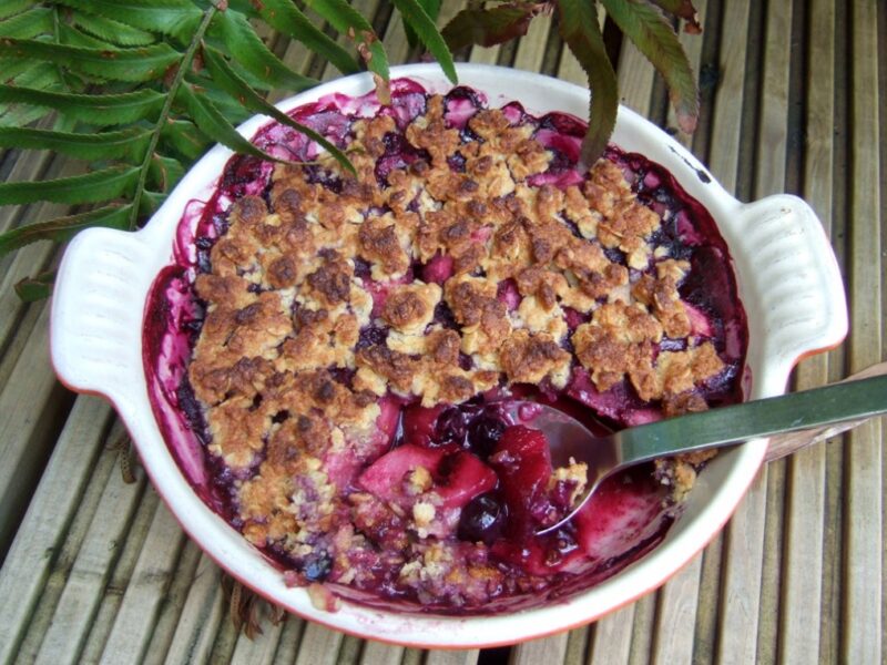 Apple and blueberry crumble