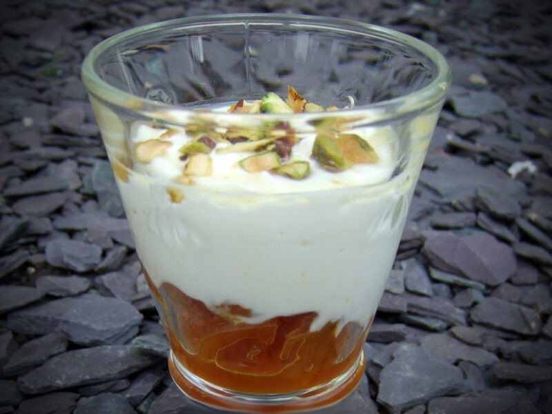 Apricot, yoghurt and pistachio pot