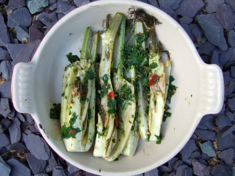 Barbecued fennel with chilli pesto