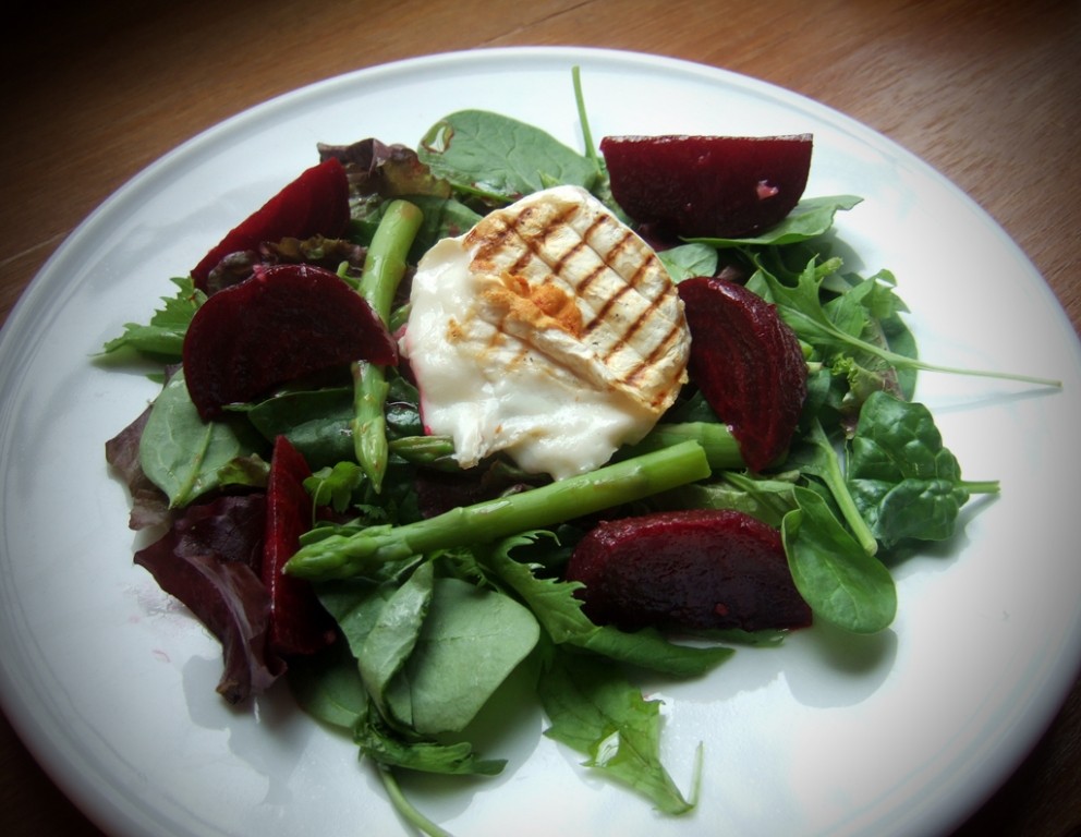 Asparagus, beetroot and goat's cheese salad