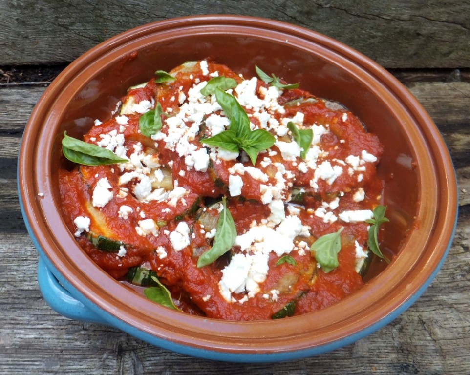 Fried marrow with tomato sauce and feta