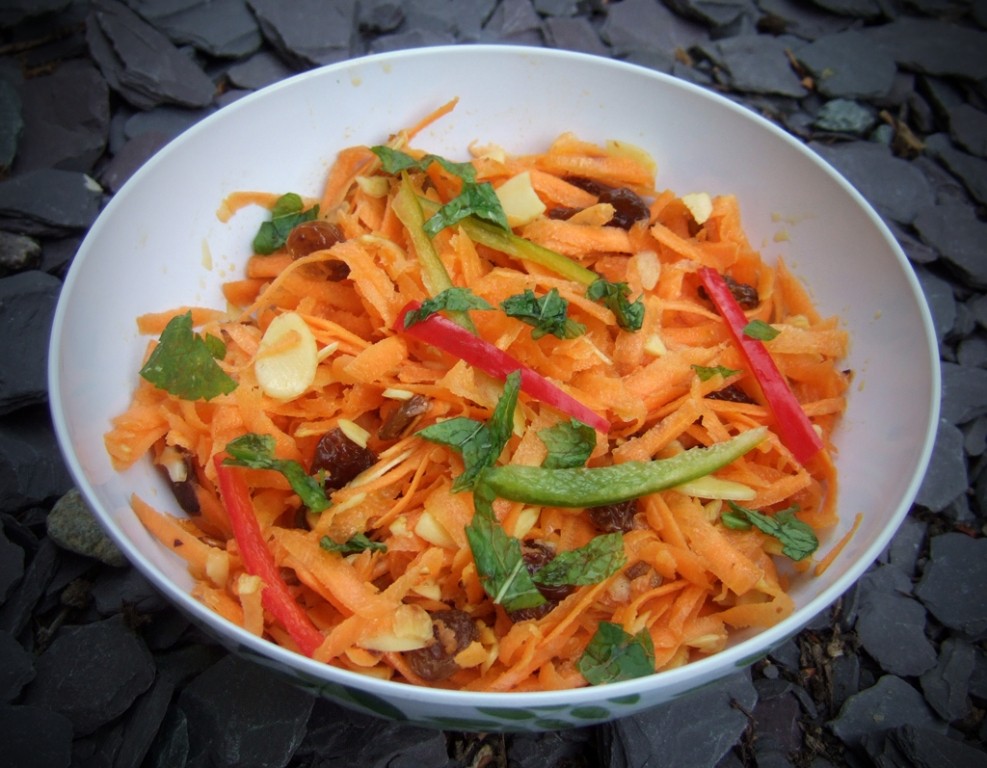 Spicy carrot salad