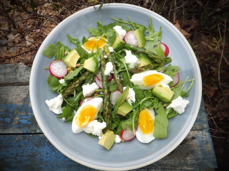 Summer green salad with egg and goats' cheese