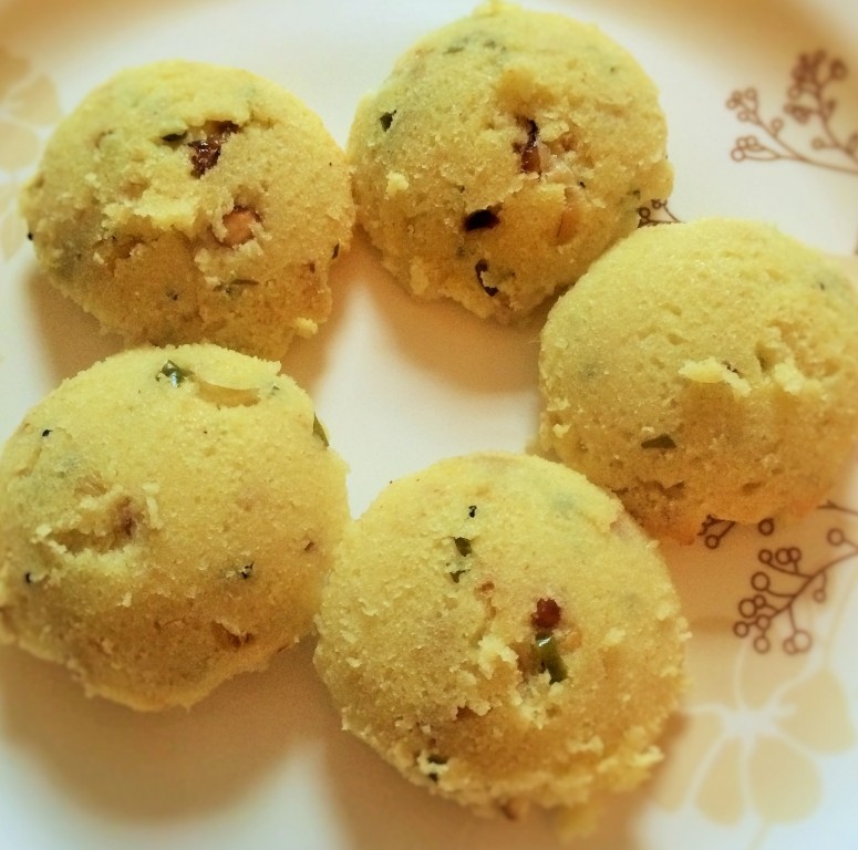 Instant Idli (Steamed dumplings)