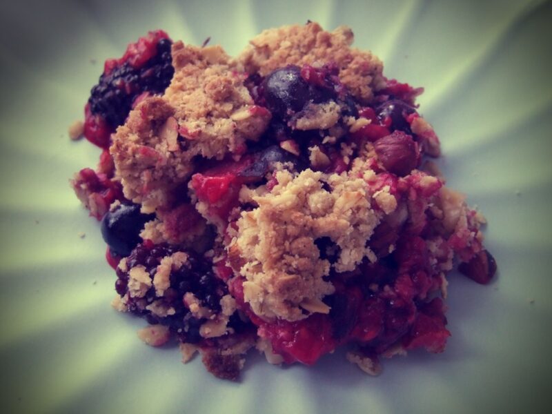 Mixed berry oat crumble