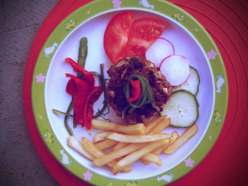 Beef burger with veggies