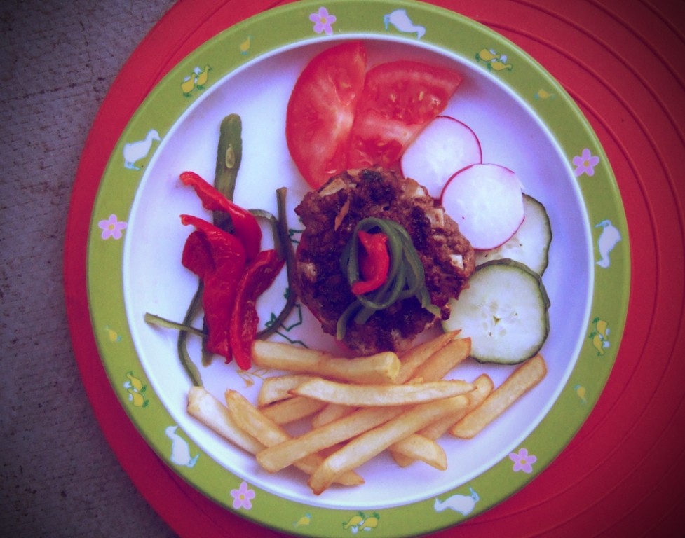 Beef burger with veggies