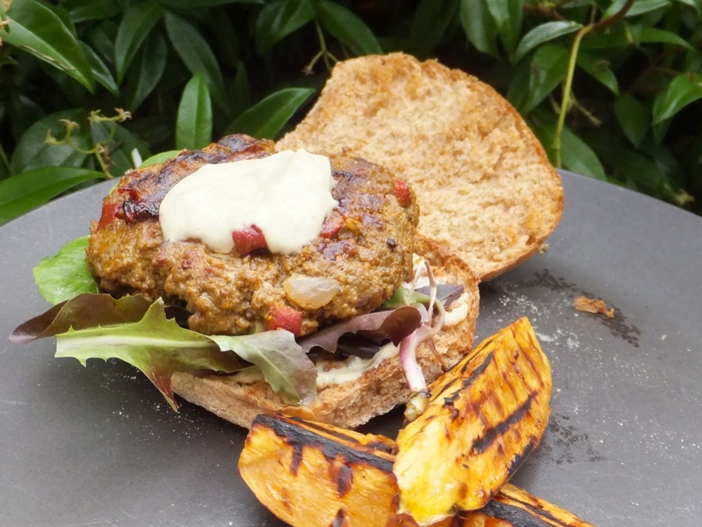 Curry-spiced beef burger