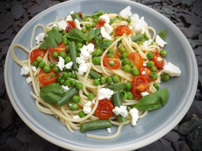 Garden spaghetti with roasted tomatoes and feta