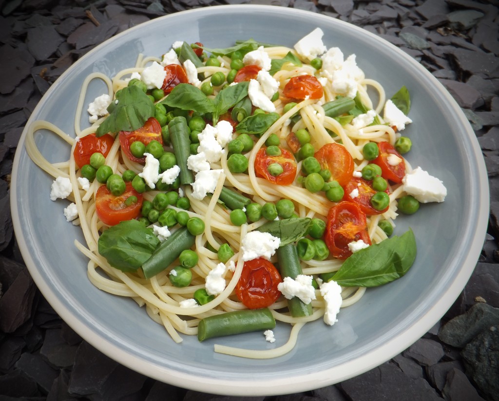 Garden spaghetti with roasted tomatoes and feta