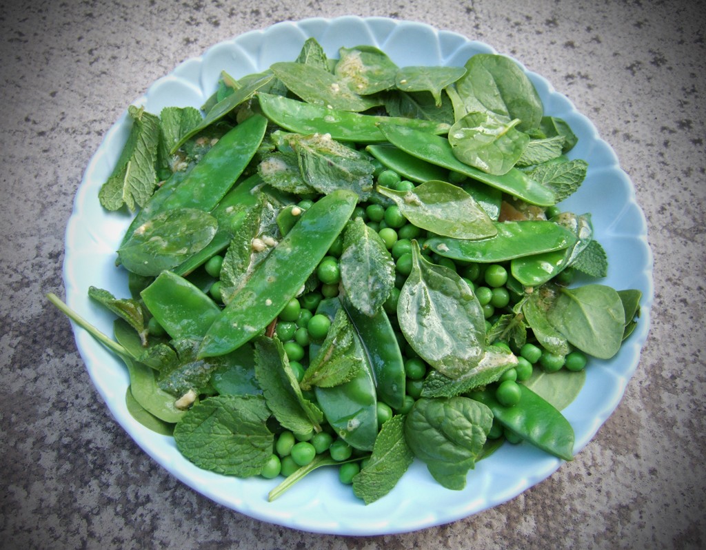 Blanched pea & spinach salad