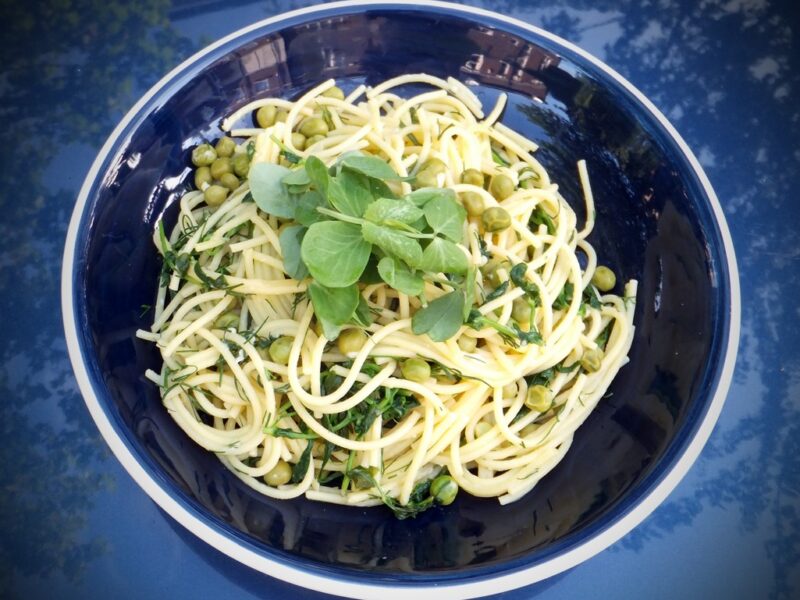 Pea and pea shoot spaghetti