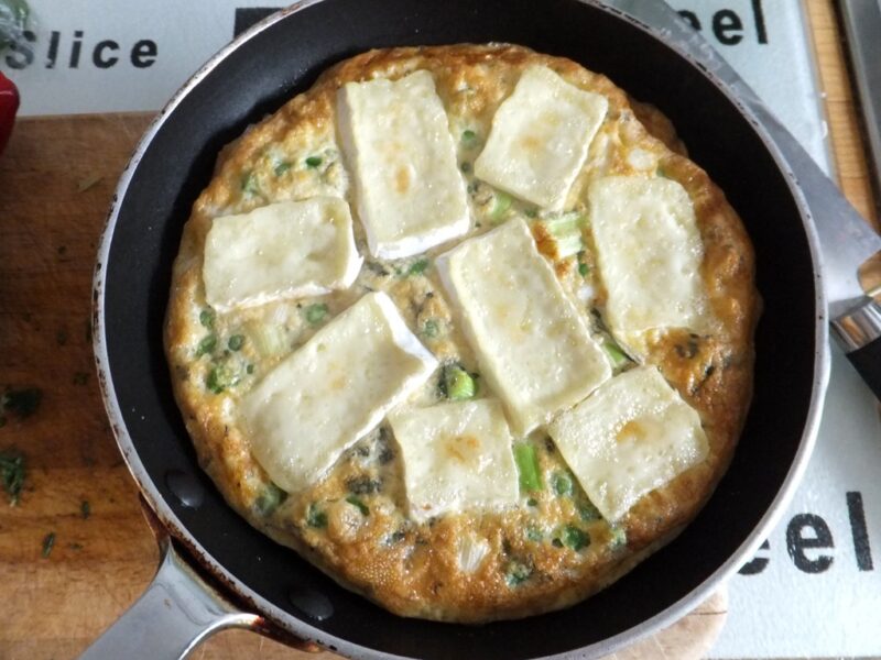 Brie and pea frittata