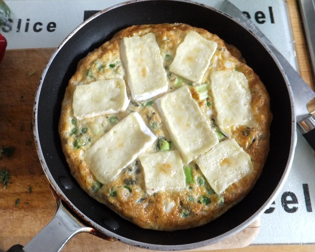 Brie and pea frittata