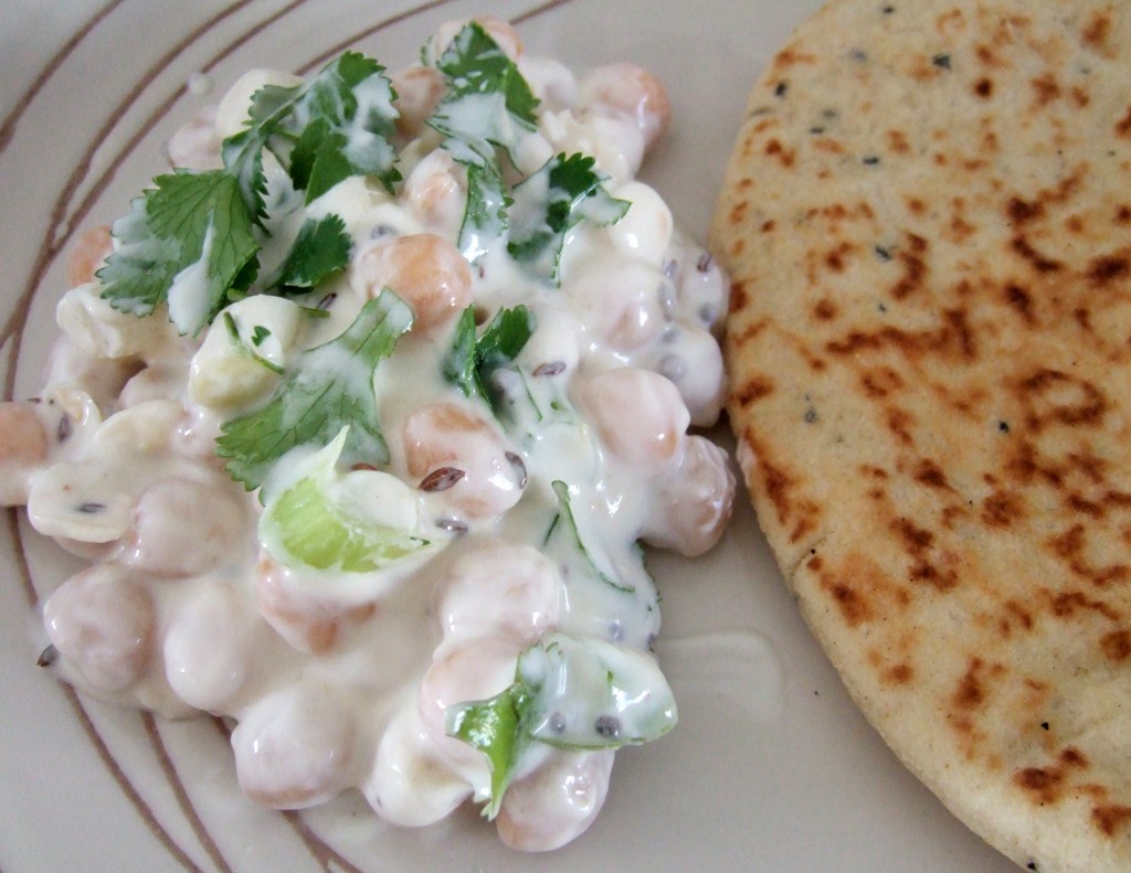 Chickpea with spiced yoghurt