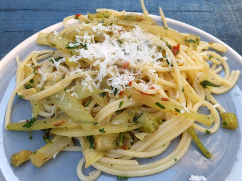 Spaghetti with fennel and chili