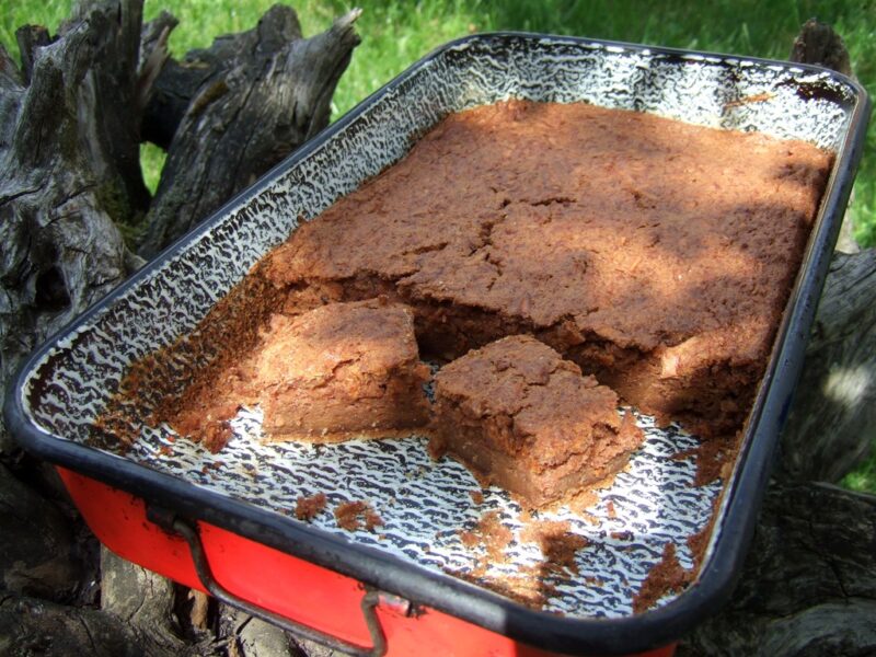 Apple and cinnamon traybake