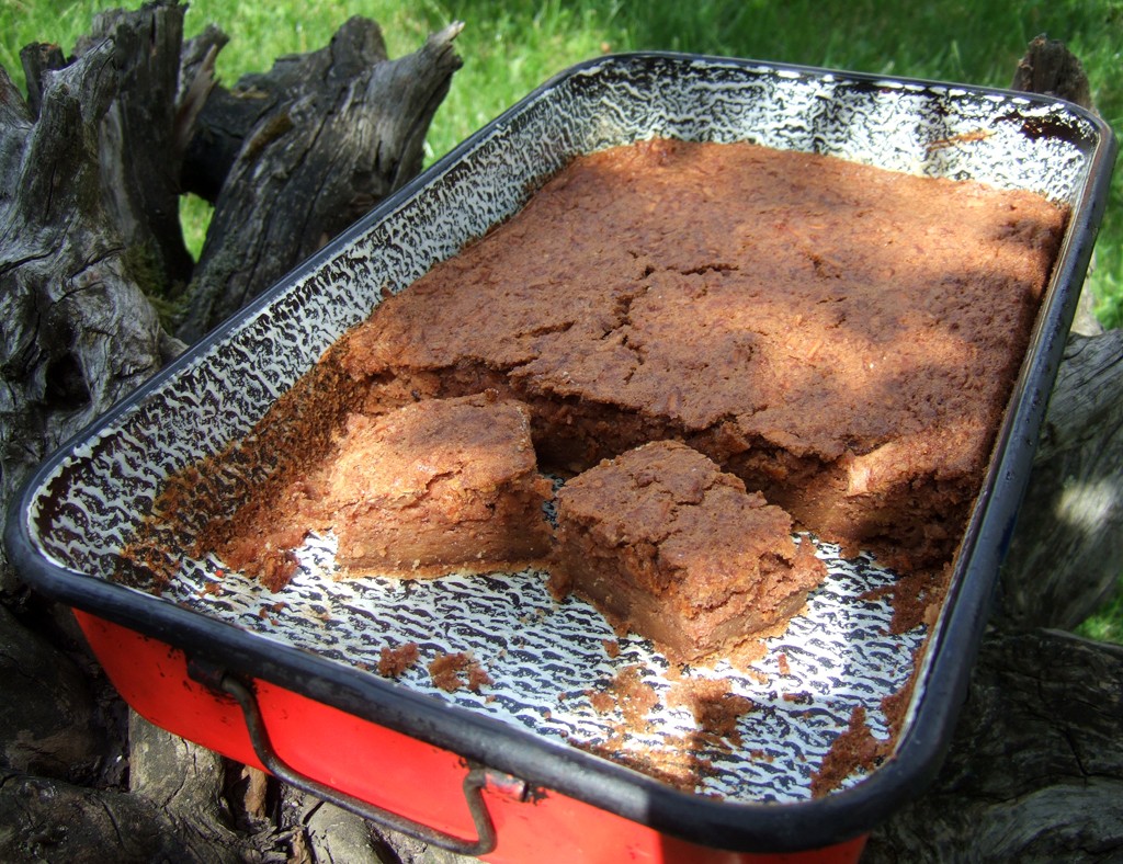 Apple and cinnamon traybake