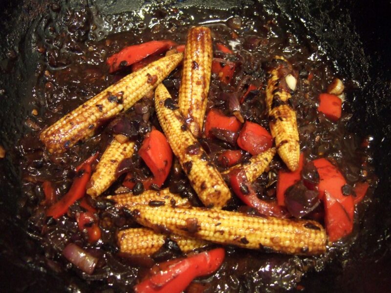 Baby corn & pepper in black bean sauce