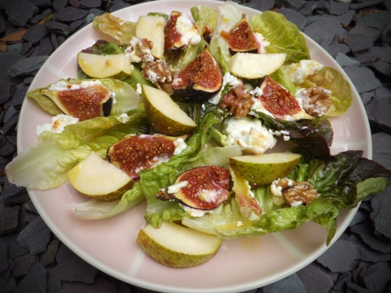 Pear, fig and goat's cheese salad