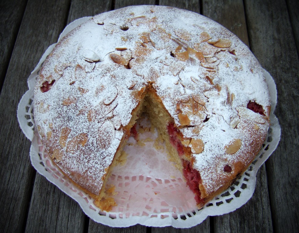 Raspberry bakewell cake