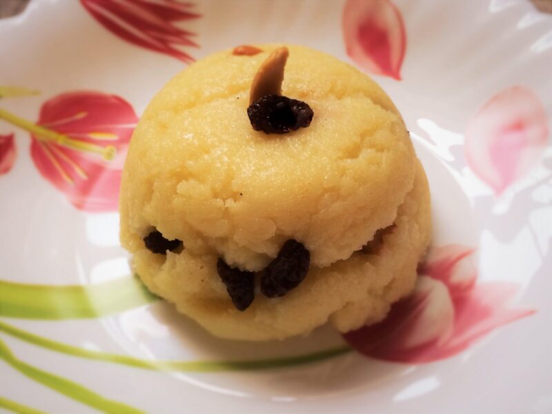 Semolina Halwa (Semolina sweet pudding)