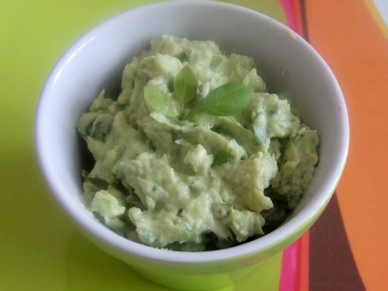 Avocado dip with basil