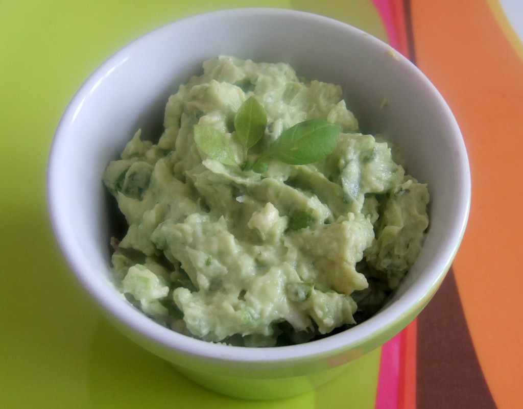 Avocado dip with basil