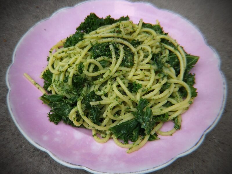 Kale pesto spaghetti