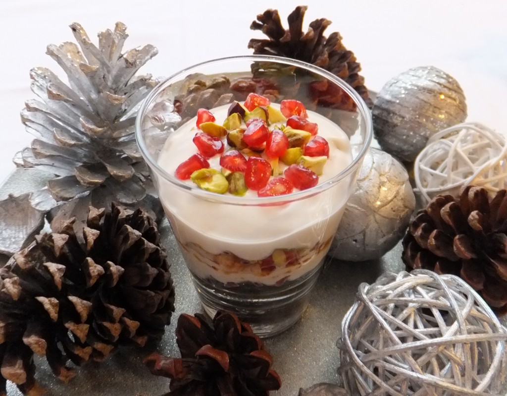 Amaretti & pomegranate trifle