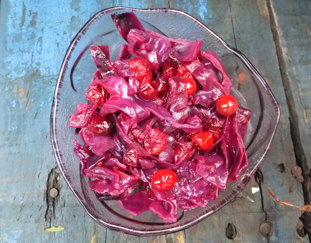 Braised red cabbage with cranberries